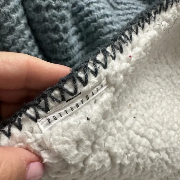 Pottery Barn Thermal Sherpa Back Knit Throw - Picture 4 of 4